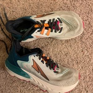 Women’s Altra Provision 6